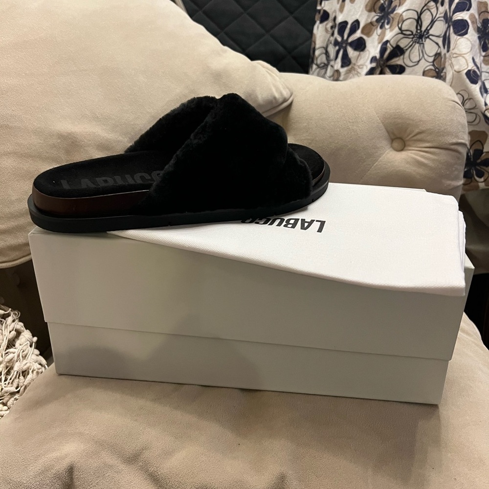 Labucq shearling slides